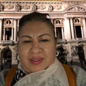 Meet your Posher, Gloria luz